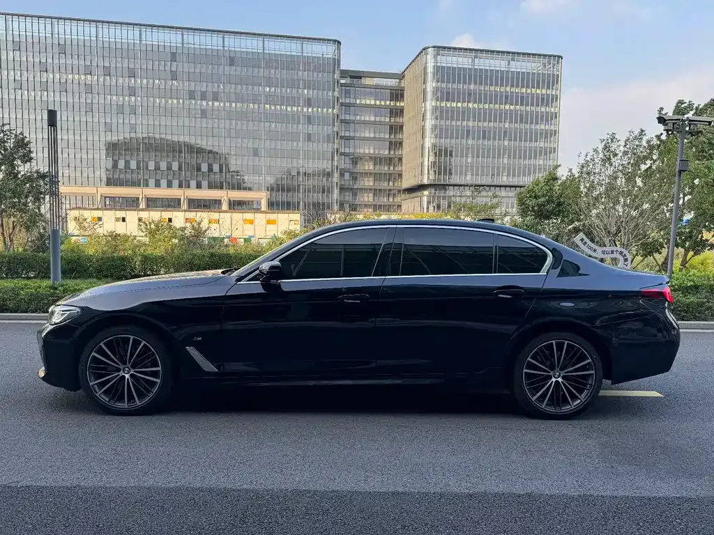 BMW 5 Series — фото 10