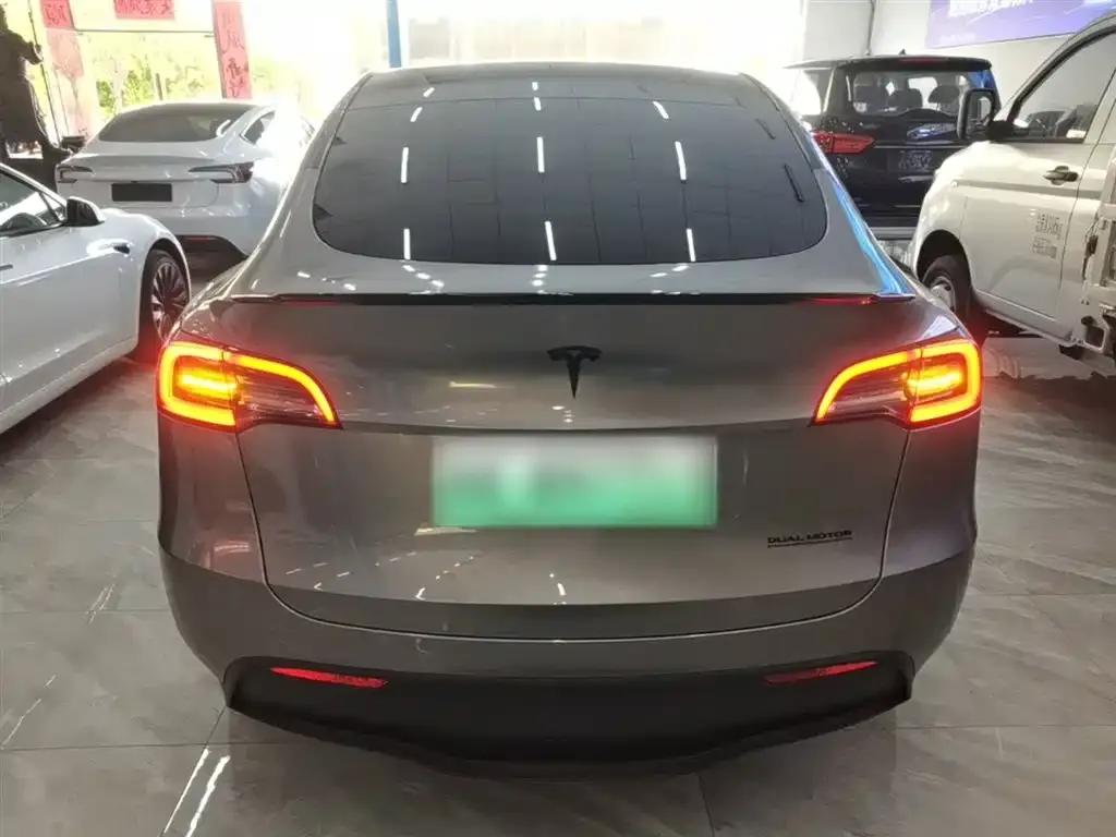 Tesla Model Y — фото 6