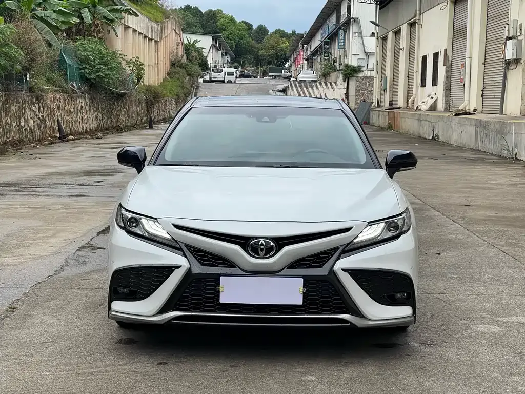 Toyota Camry — фото 6