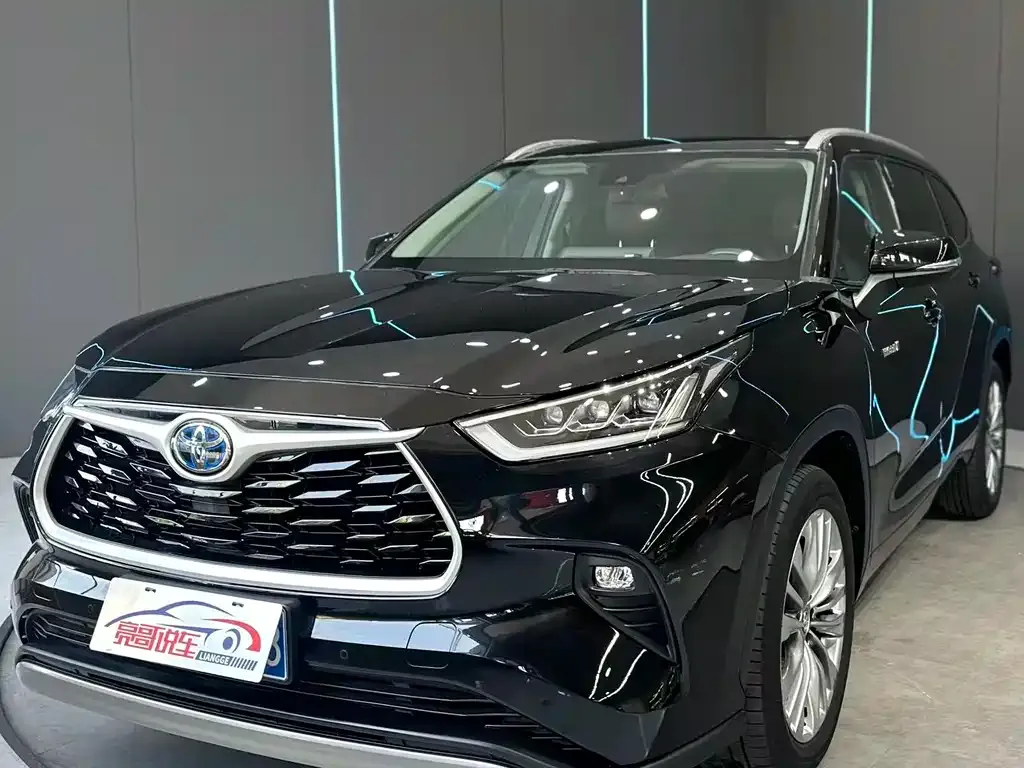 Toyota Highlander — фото 1