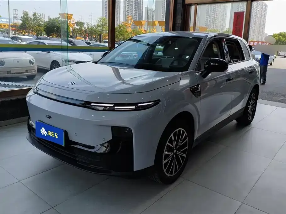 Leapmotor B10
