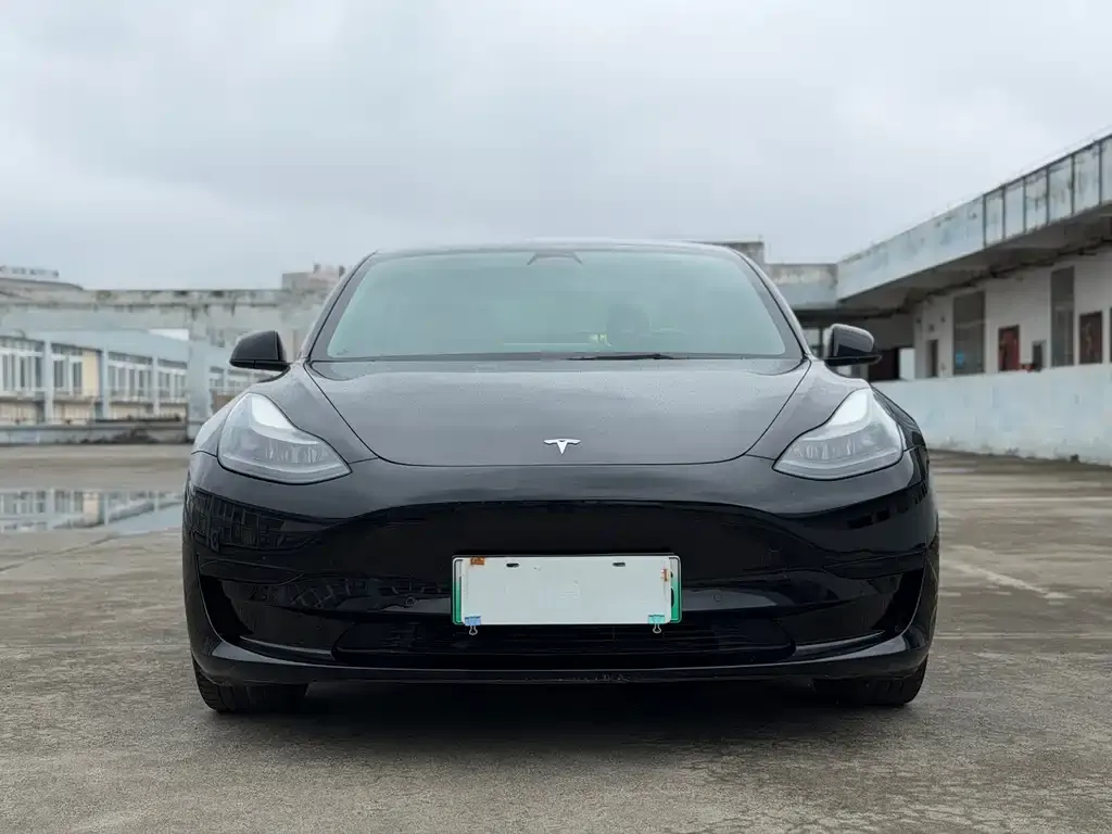 Tesla Model 3 — фото 9