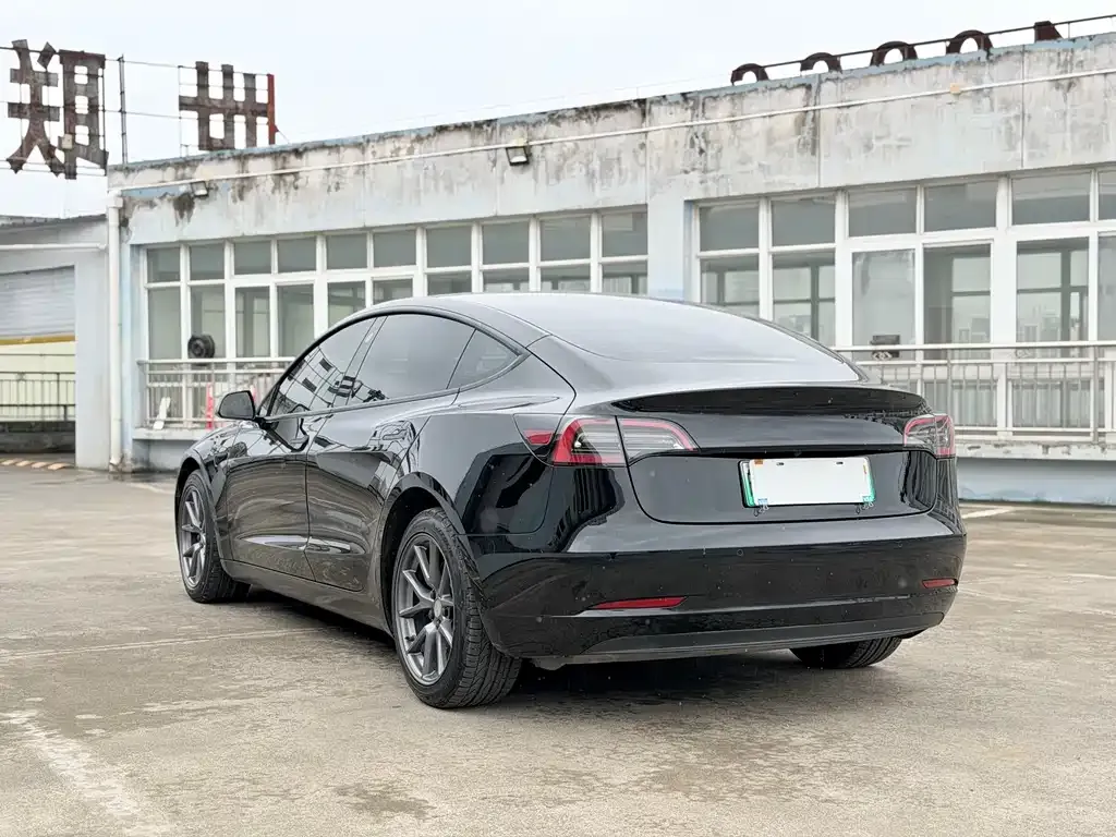 Tesla Model 3 — фото 7