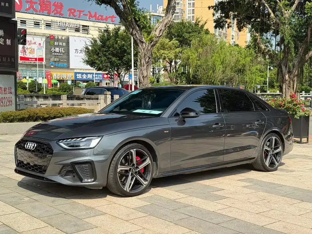 Audi A4L 2022 из CN, фото 1