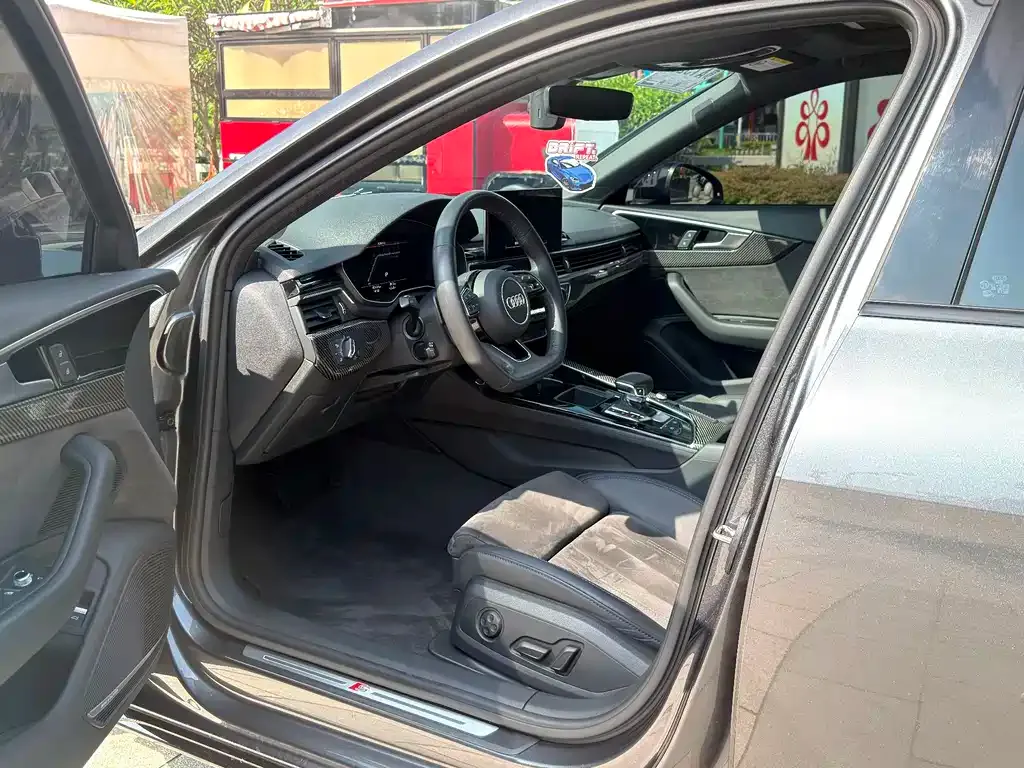 Audi A4L 2022 из CN, фото 3