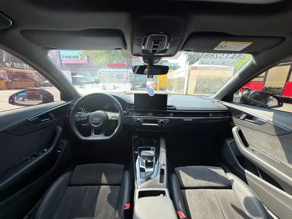 Audi A4L 2022 из CN, фото 4