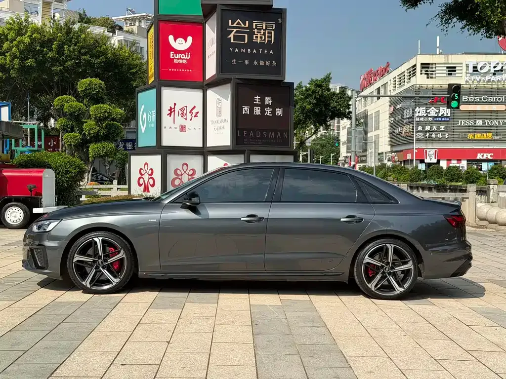 Audi A4L 2022 из CN, фото 8