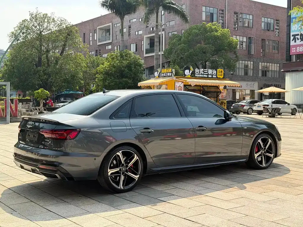Audi A4L 2022 из CN, фото 9