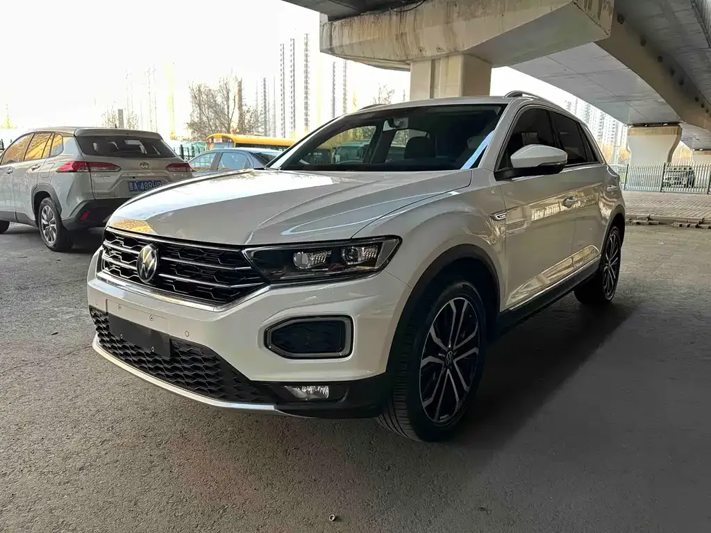 Volkswagen T-Roc — фото 1