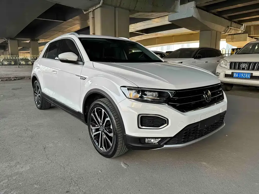 Volkswagen T-Roc — фото 8