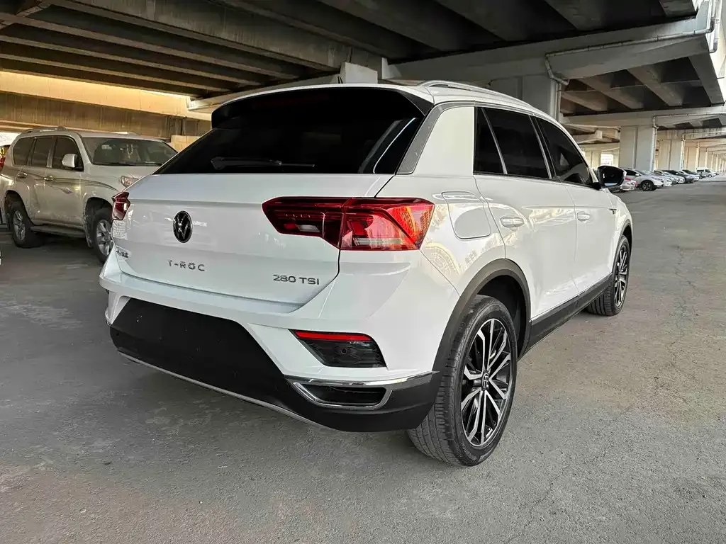 Volkswagen T-Roc — фото 10