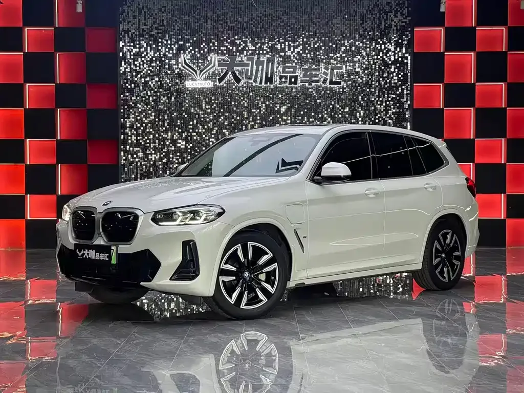 BMW iX3 — фото 1
