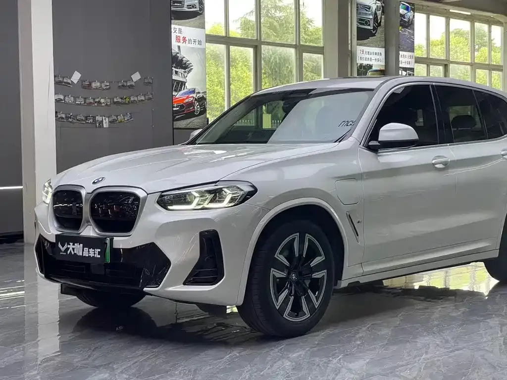 BMW iX3 — фото 3