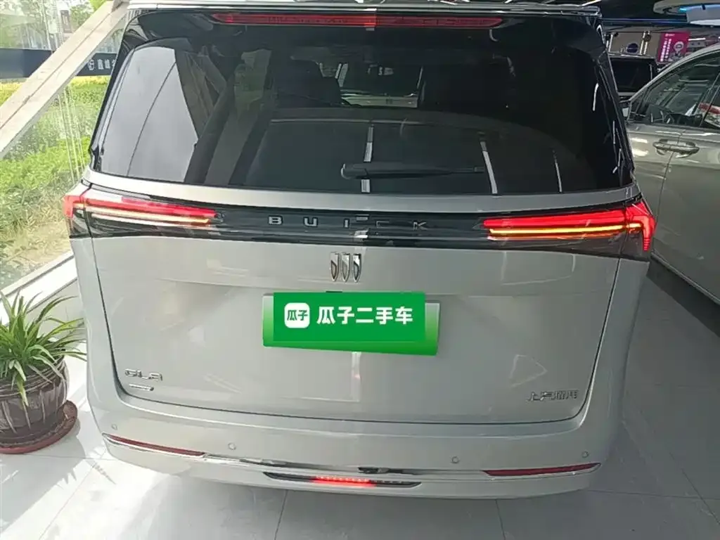 Buick GL8 Hybrid — фото 9
