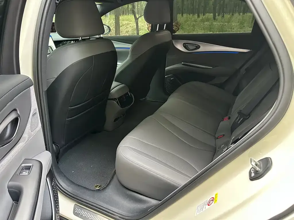 BYD Seal 07 DM-i — фото 3