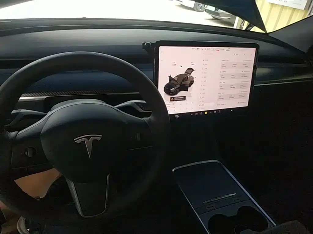 Tesla Model Y — фото 5