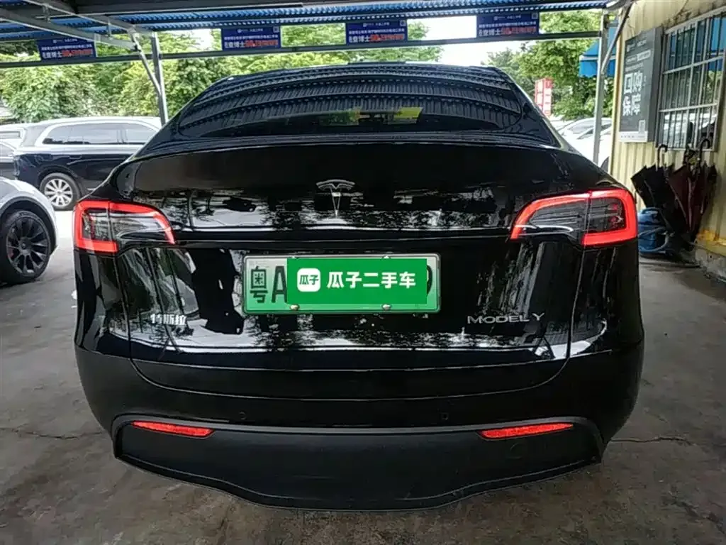 Tesla Model Y — фото 8