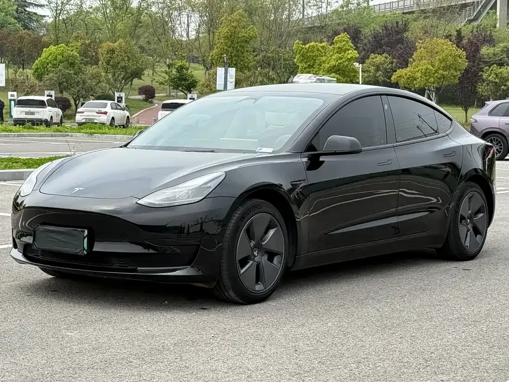 Tesla Model 3 — фото 1