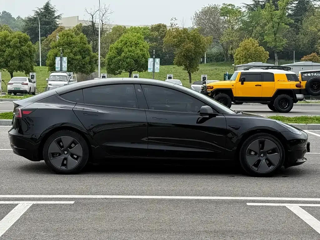 Tesla Model 3 — фото 10
