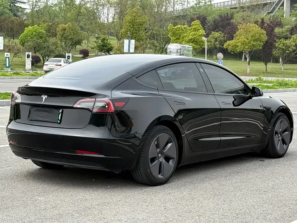 Tesla Model 3 — фото 9