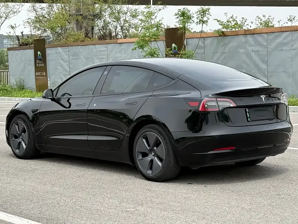 Tesla Model 3 — фото 8
