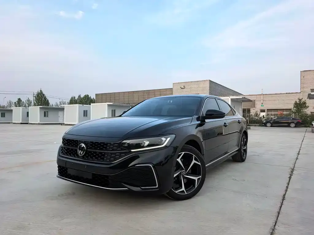 Volkswagen Passat — фото 1