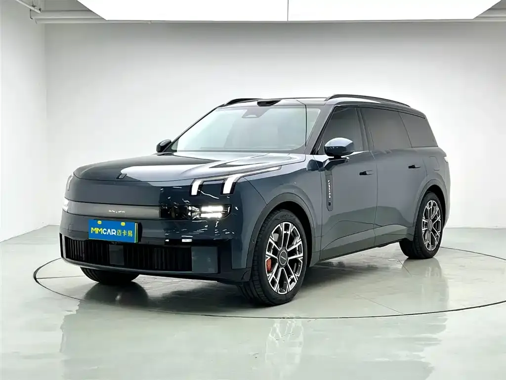 Lynk & Co 900