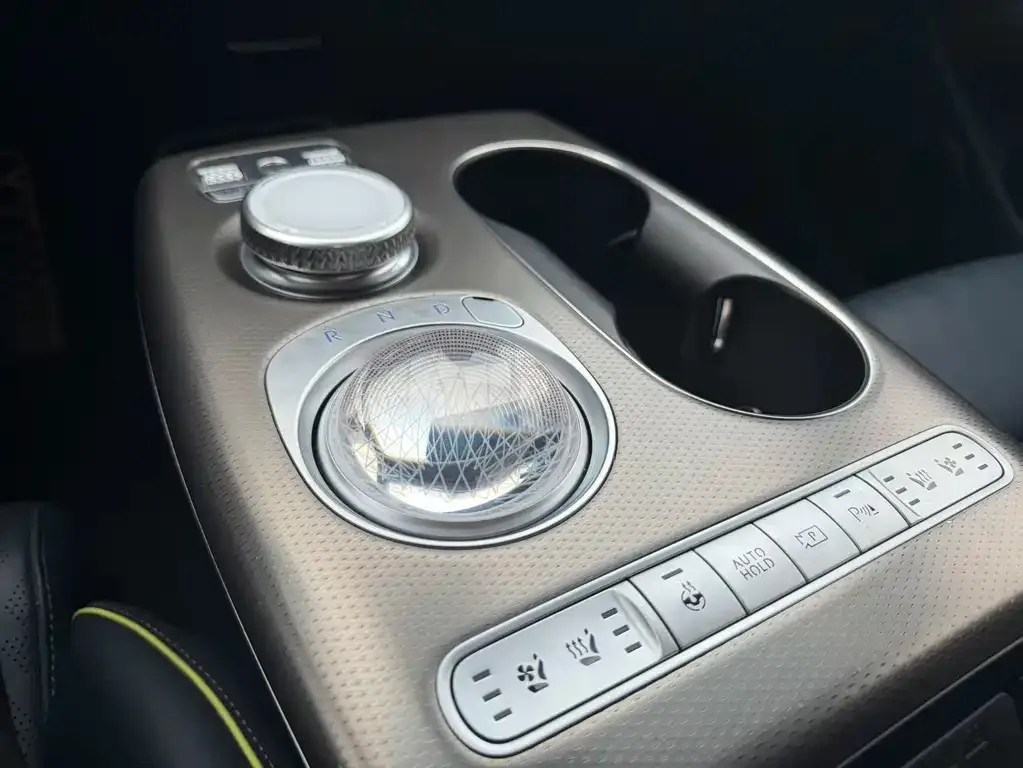 Genesis GV60 — фото 10