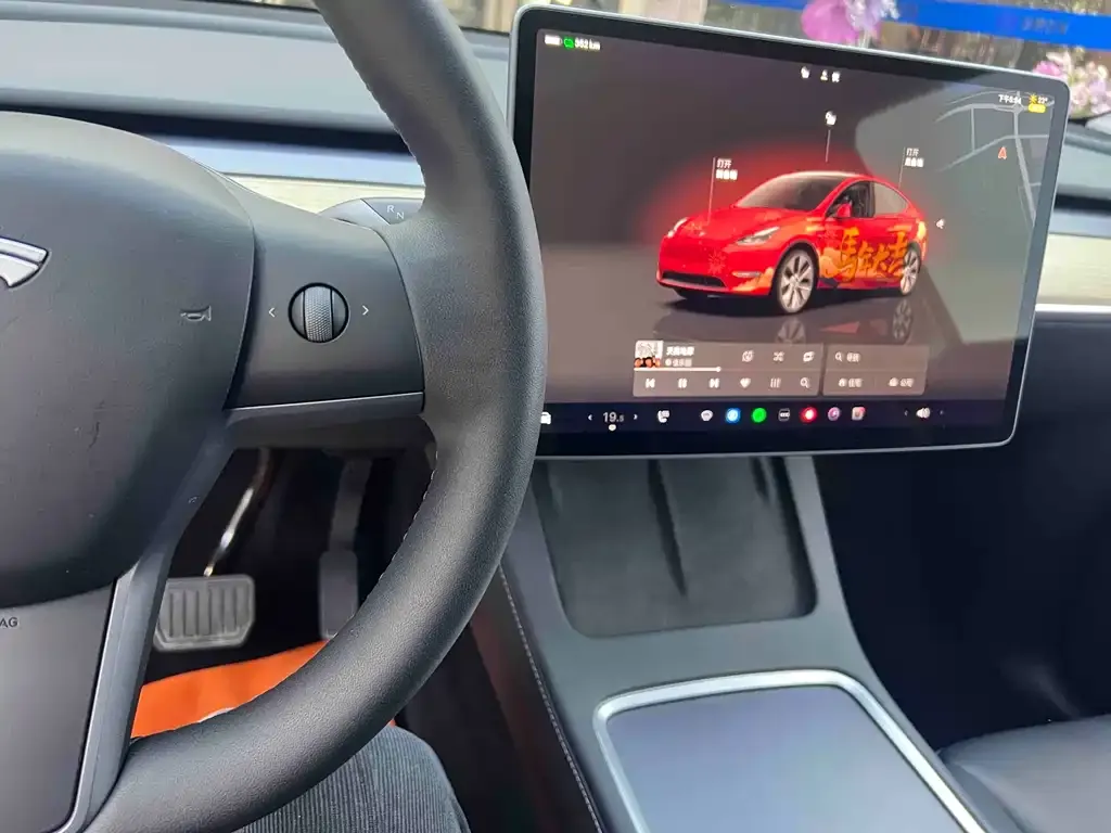 Tesla Model Y — фото 9