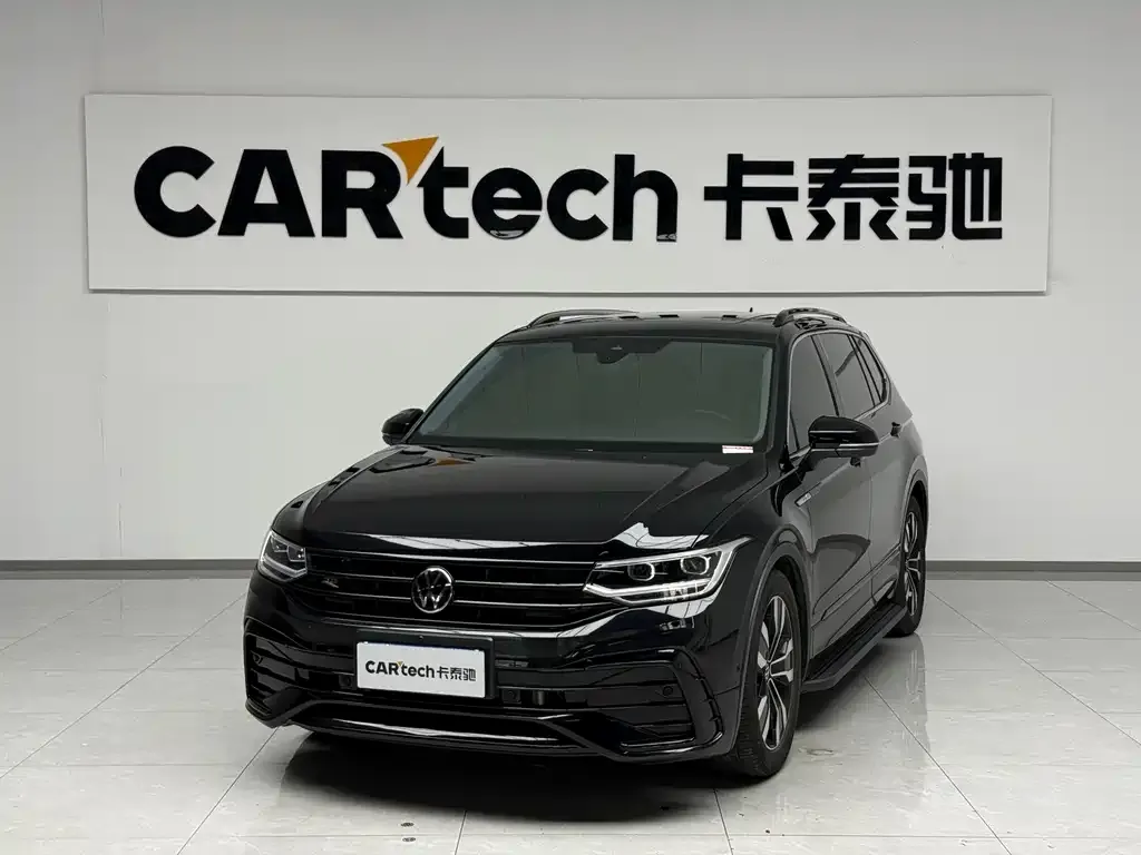 Volkswagen Tiguan L — фото 1