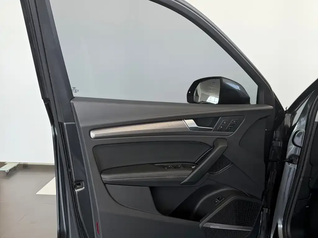 Audi Q5L 2022 из CN, фото 2