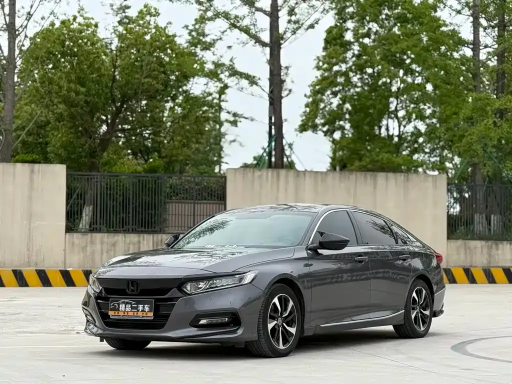 Honda Accord — фото 1