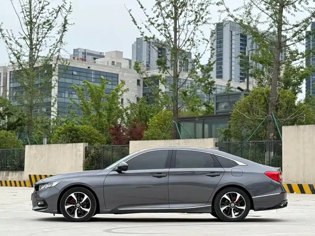 Honda Accord — фото 10
