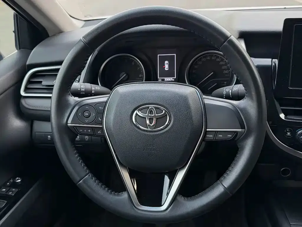 Toyota Camry — фото 4