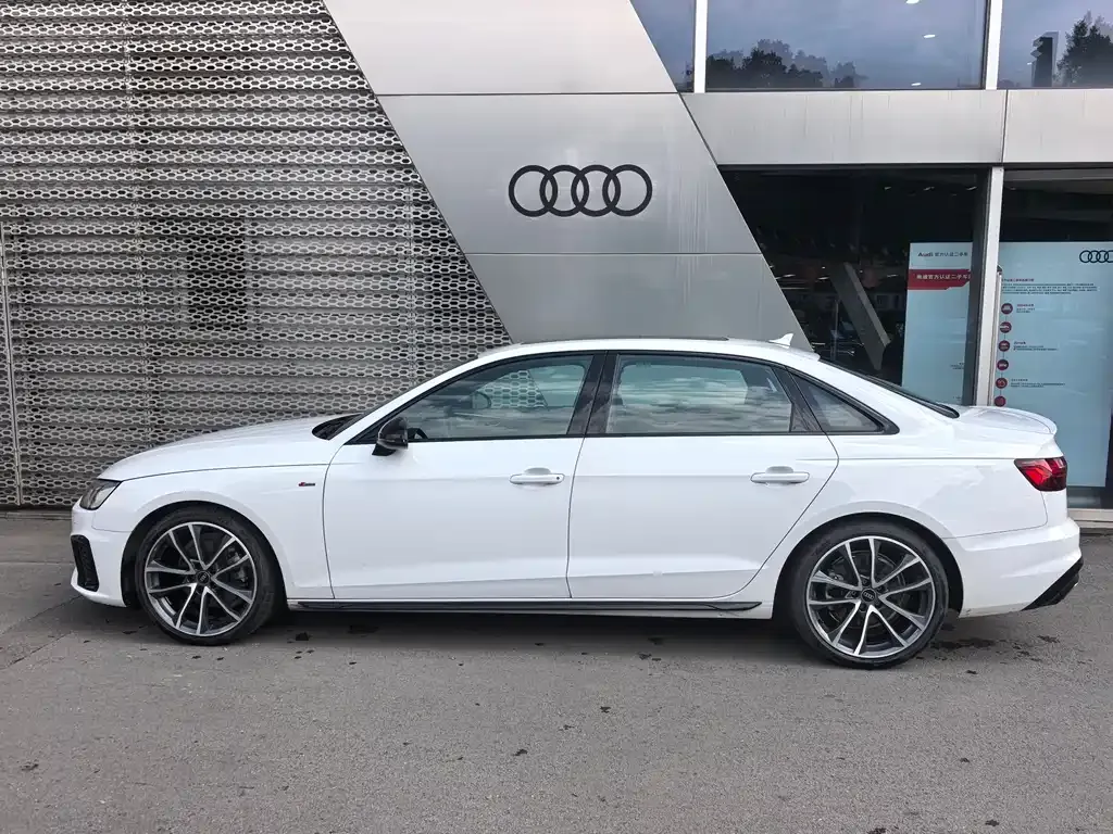 Audi A4L — фото 2