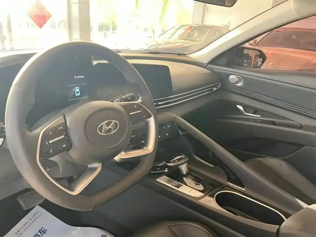 Hyundai Elantra — фото 3