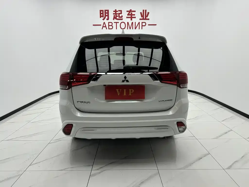 Mitsubishi Outlander — фото 5