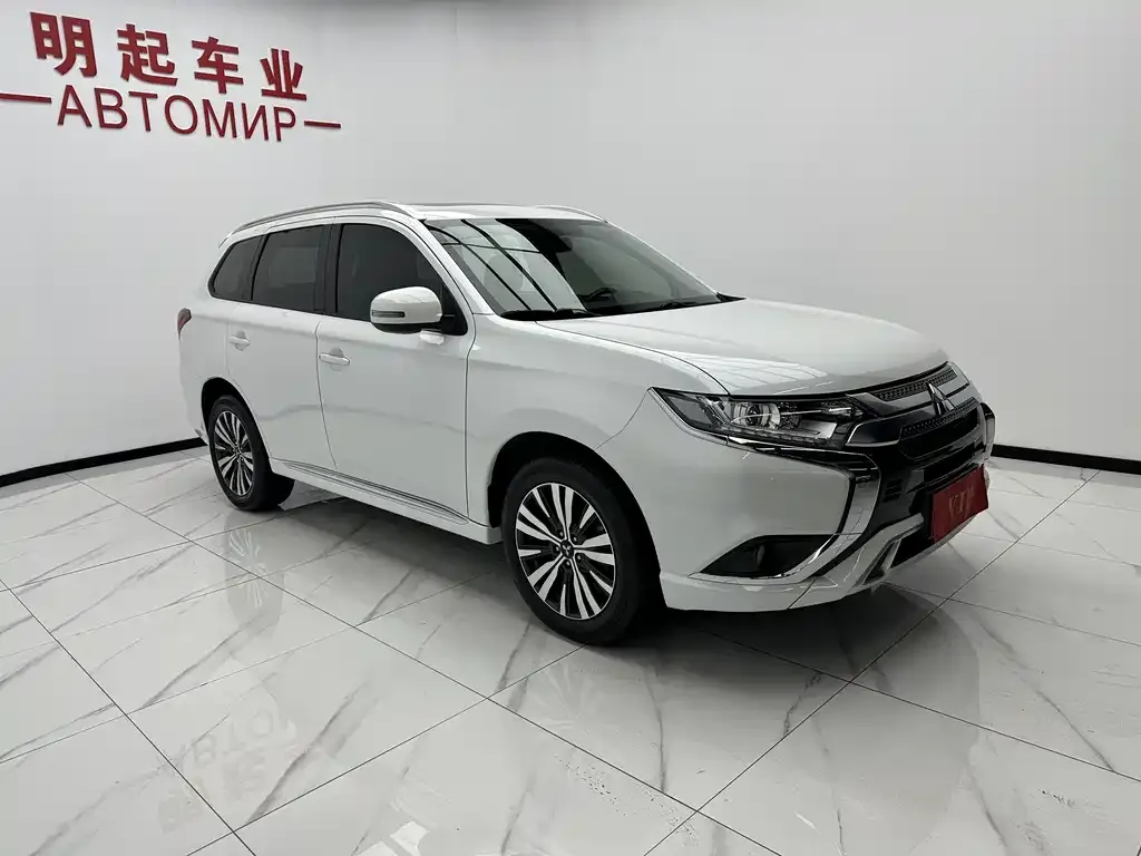 Mitsubishi Outlander — фото 7