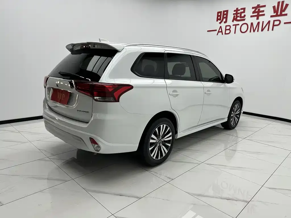 Mitsubishi Outlander — фото 2