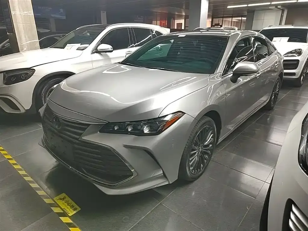 Toyota Avalon — фото 1