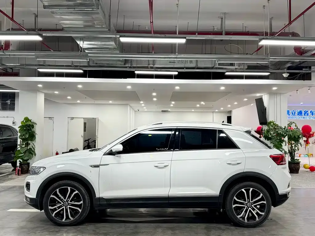 Volkswagen T-Roc — фото 8