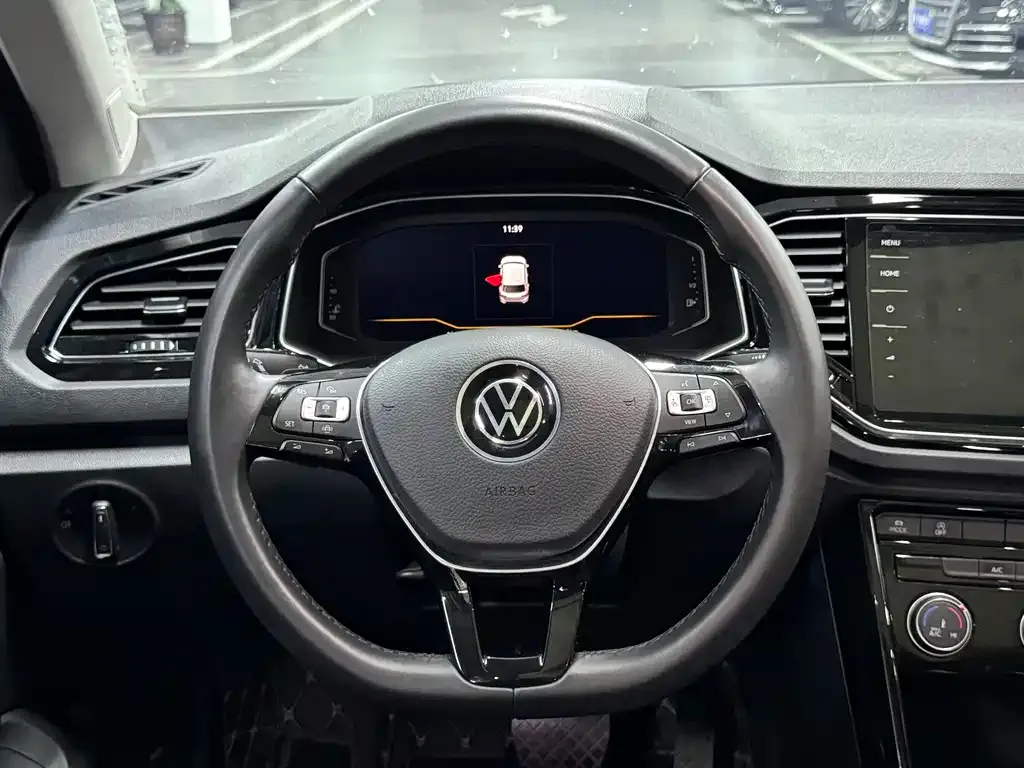 Volkswagen T-Roc — фото 2