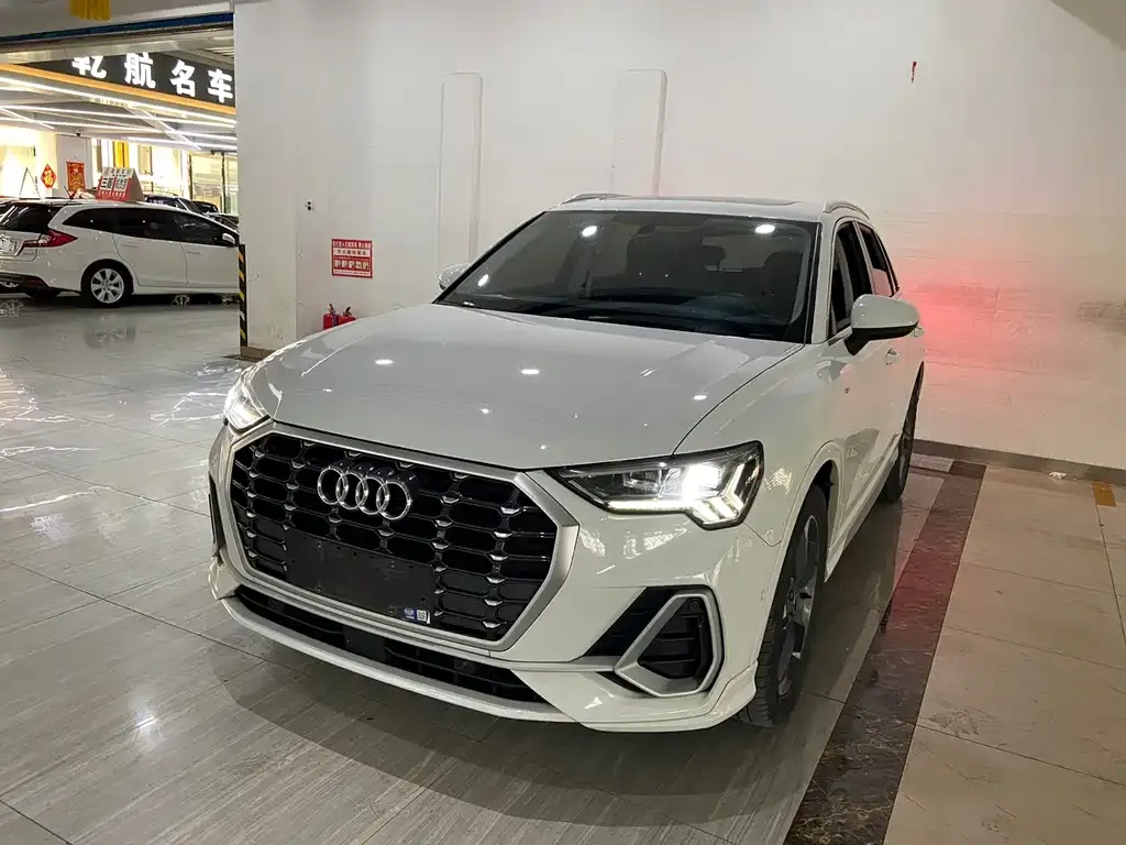 Audi Q3 — фото 1