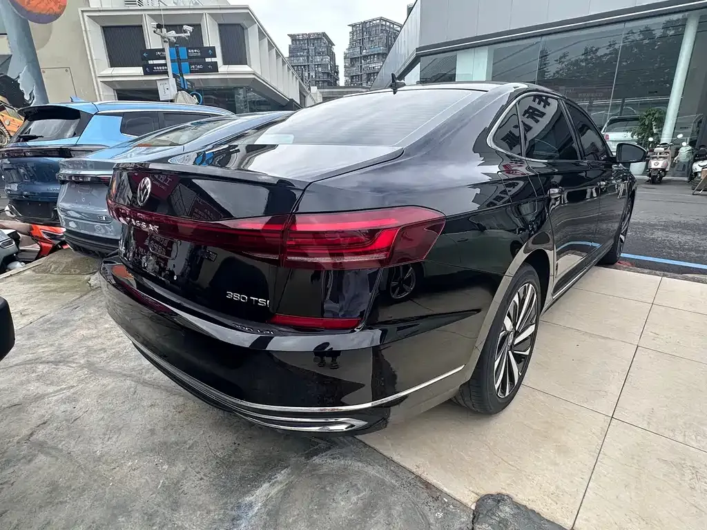 Volkswagen Passat — фото 6