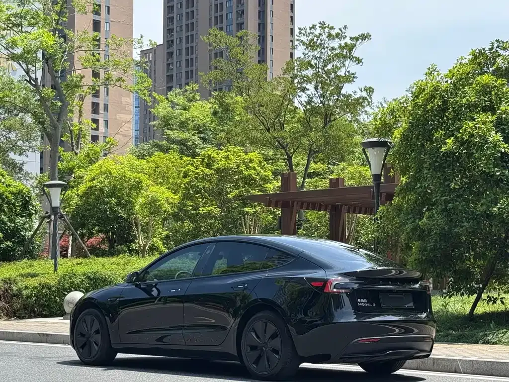 Tesla Model 3 — фото 10