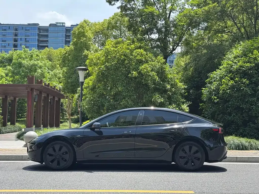 Tesla Model 3 — фото 9