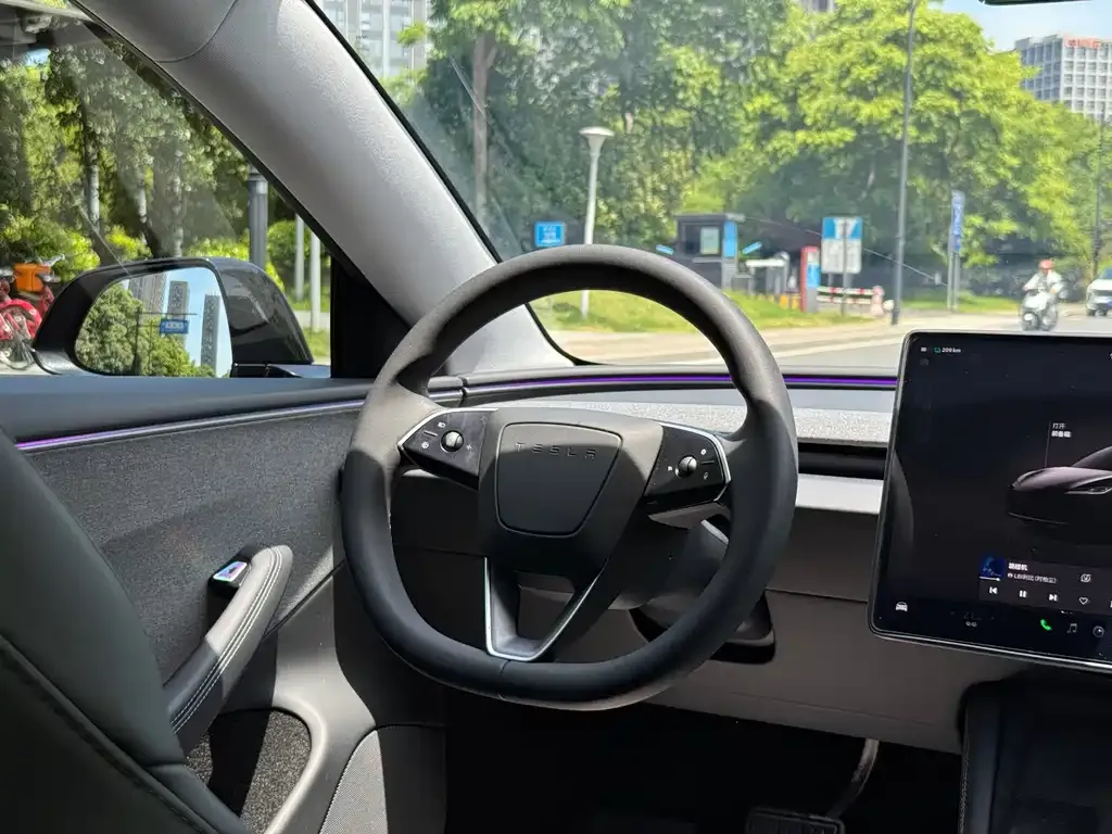 Tesla Model 3 — фото 4