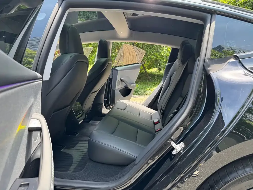 Tesla Model 3 — фото 3