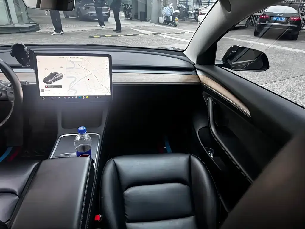 Tesla Model 3 — фото 4