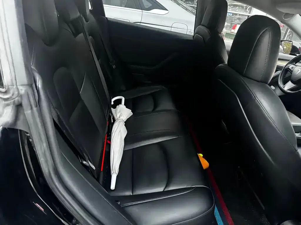Tesla Model 3 — фото 3